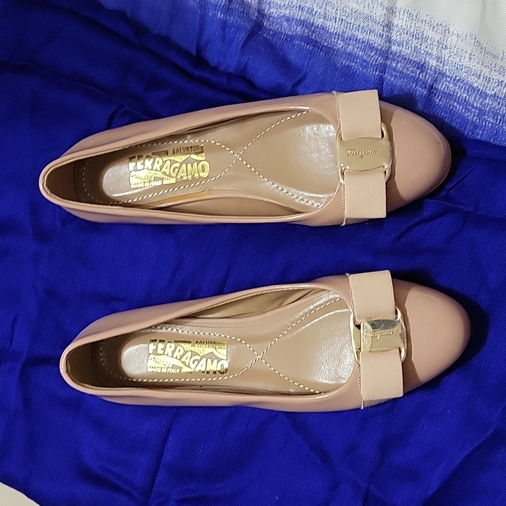 SOOOOOOOLD//Salvatore ferragamo Varina Ballet flat shoes.